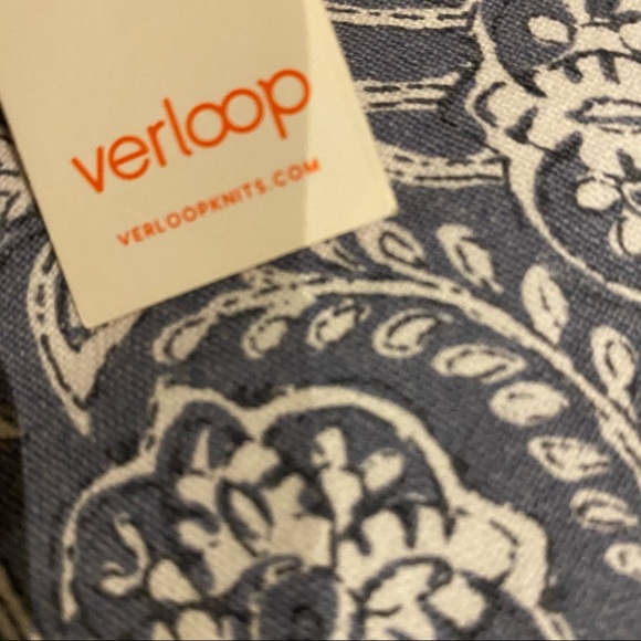 NWT Orange Toque with pompom - Picture 5 of 5